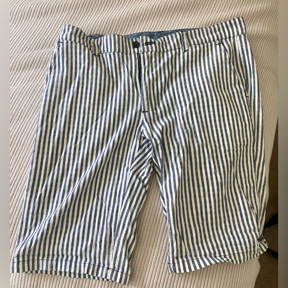 Men’s navy and white pin striped shorts